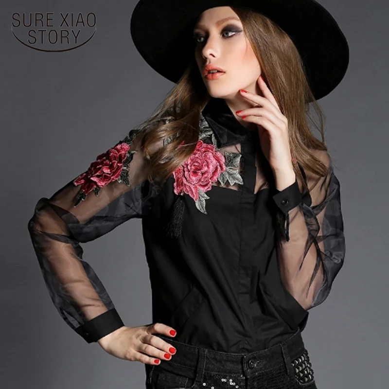 Женская блузка с длинными рукавами черно белая хлопковая цветочной вышивкой