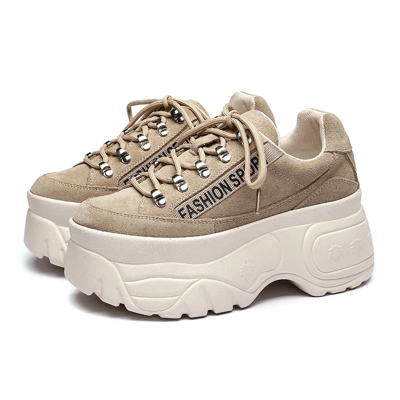 Женские кроссовки из натуральной кожи на шнуровке толстой подошве с круглым