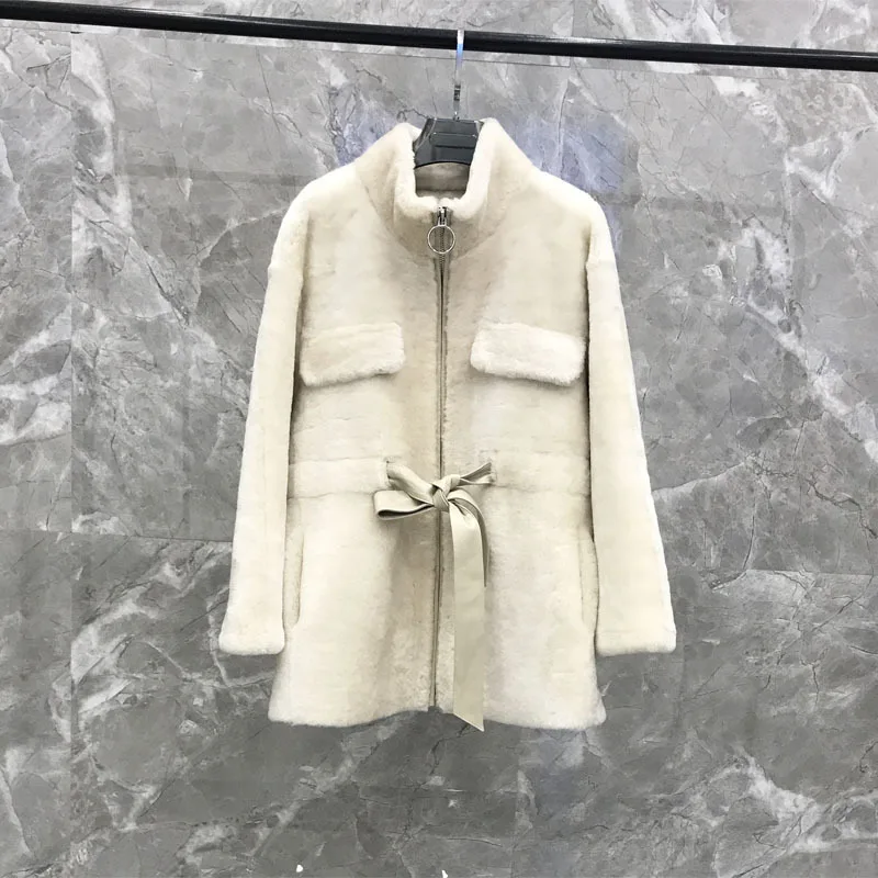 Женская теплая куртка из короткой овечьей шерсти однотонное черное шерстяное