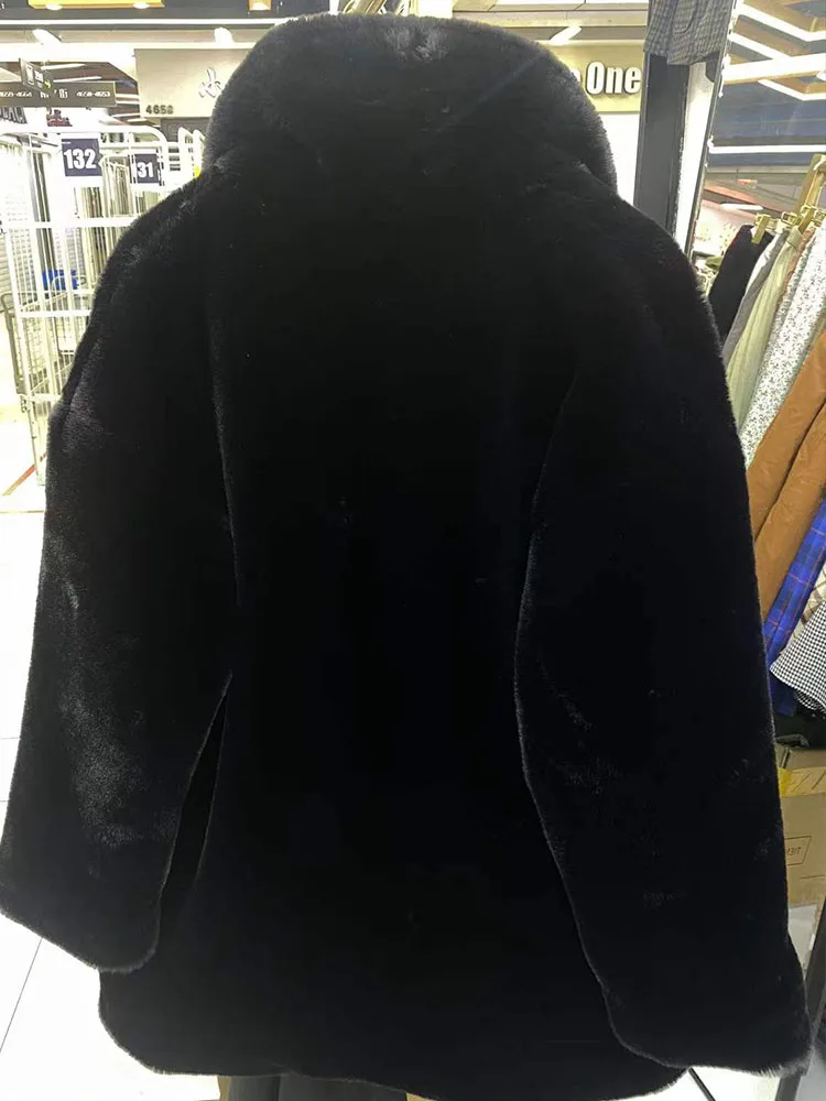 Новинка Зима 2022 модная и атмосферная теплая куртка с лацканами имитацией меха