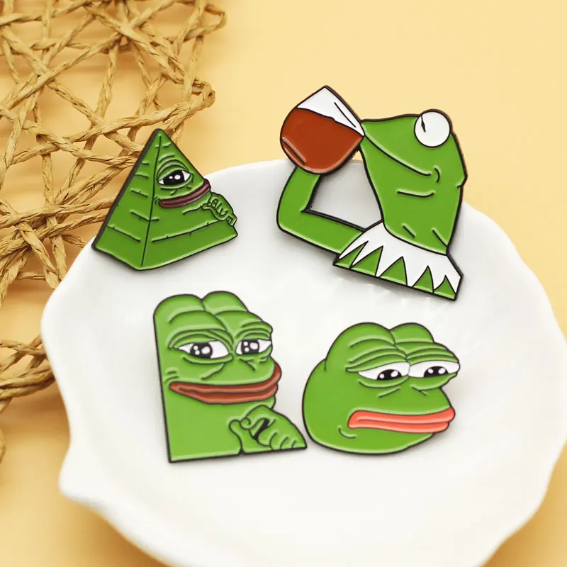 Брошь в виде лягушки Пепе и грустная улыбка забавные эмалированные заколки для