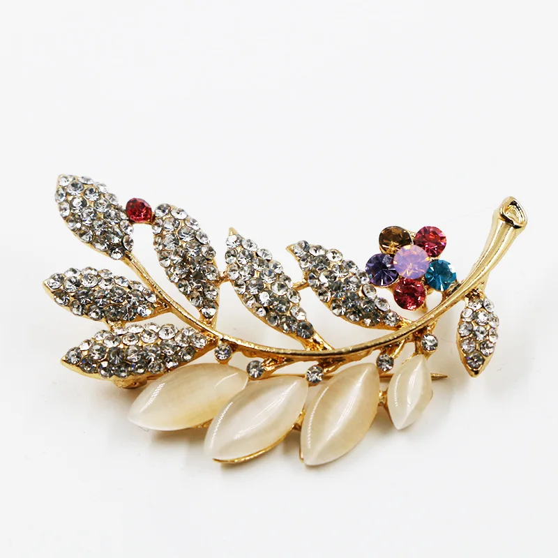 

Luxury Female Crystal Leaf Flower Brooch Charm Gold Color Jewelry Broochs For Women Cute Rainbow Zircon Pin Dress Coat Accessory