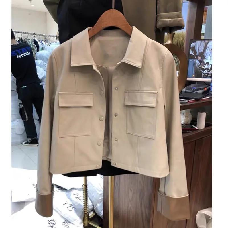 

Весенняя короткая светло-белая кожаная куртка для женщин отложной воротник с длинным рукавом Повседневные кожаные куртки для женщин 2021