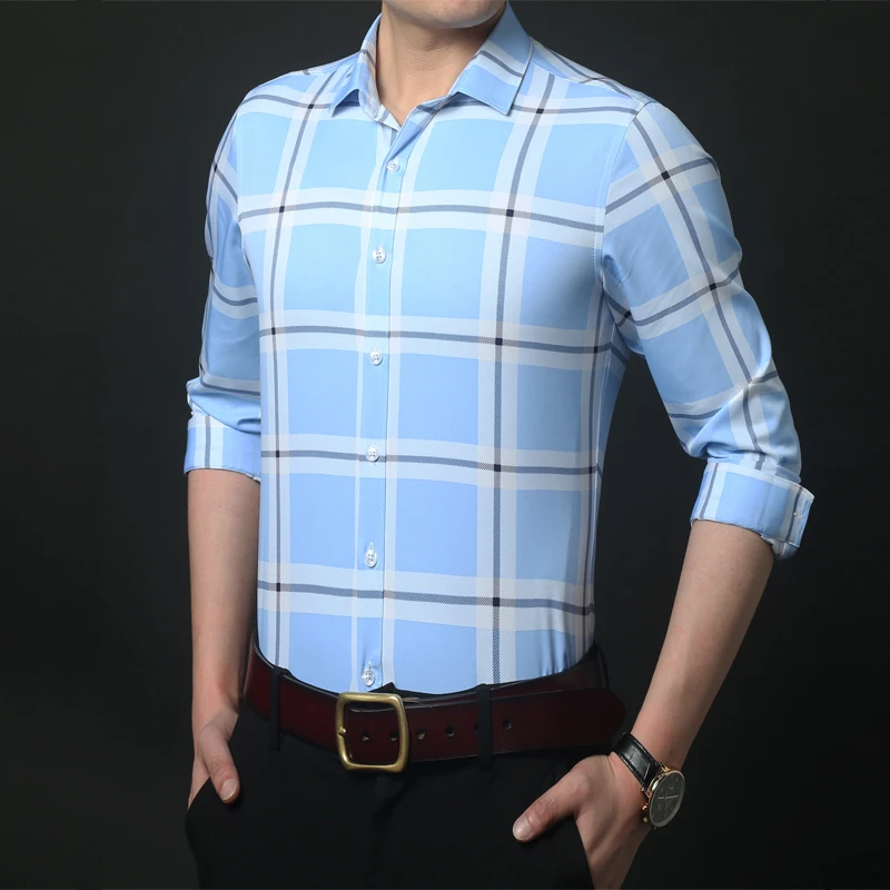 Мужская классическая рубашка на пуговицах голубая в клетку с длинными рукавами и