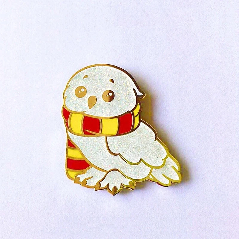 

Hedwig Scarf Owl Wizard World Enamel Pins Cute Cartoon Lapel Pin Jacket Jeans Badge Brooch Fashion Accessories