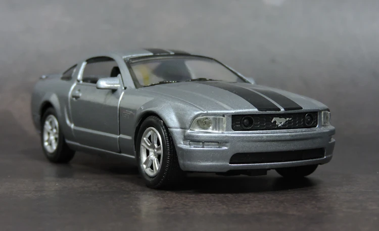 Новинка 1/32 специальный литой металлический автомобиль Mustang GT 2005 Коллекционная