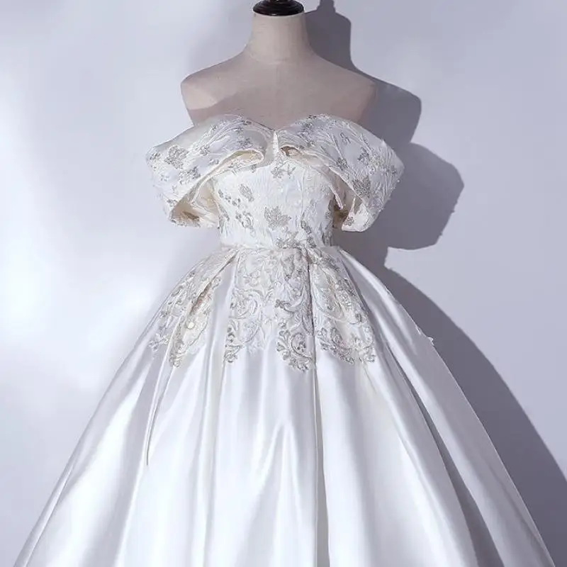 

2021 New Court Wedding Dresses Luxury Embroidery Soft Satin Boat Neck Wedding Gown Lace Up Ball Gown Classic Vestido De Noiva