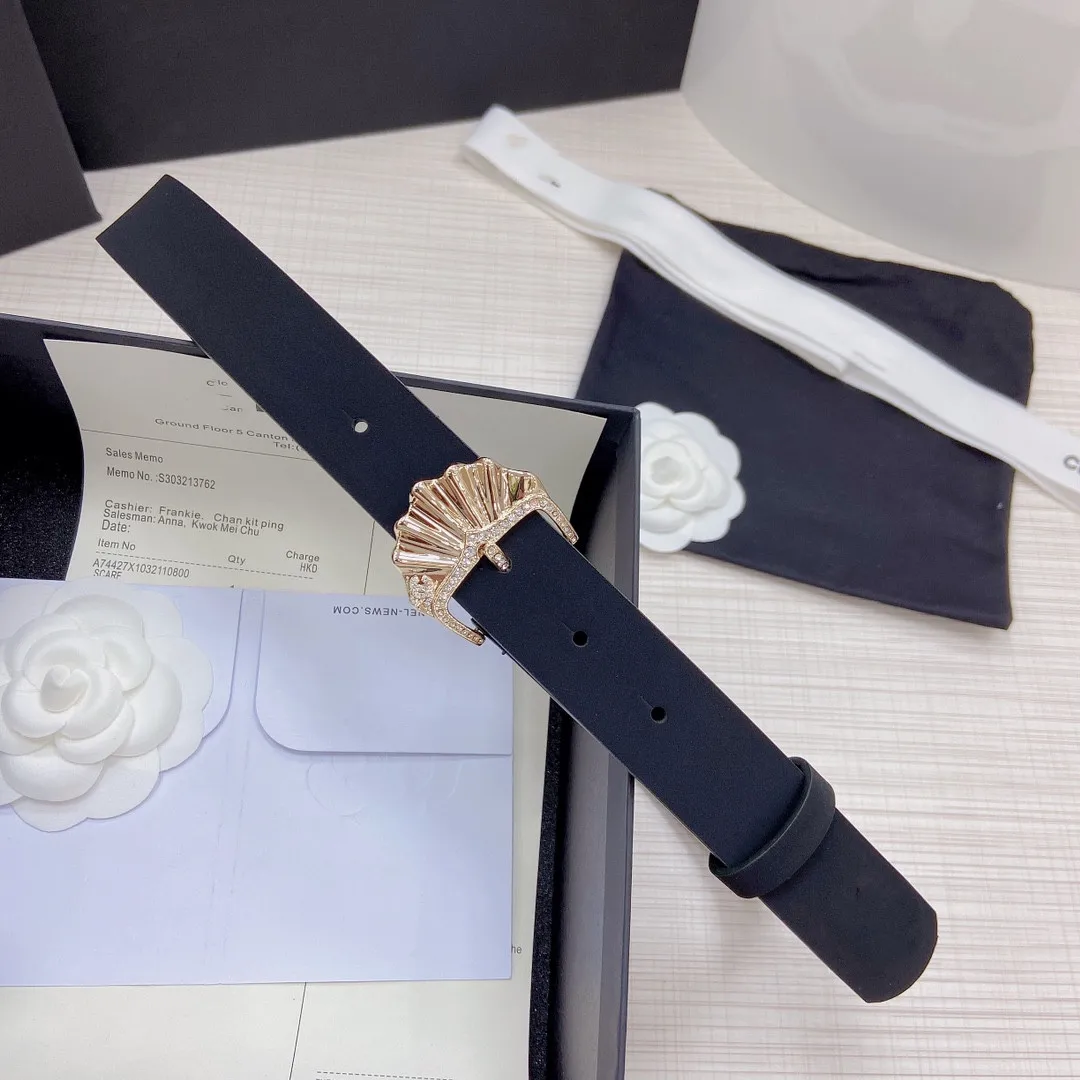 

Женский ремень из воловьей кожи, с металлической пряжкой