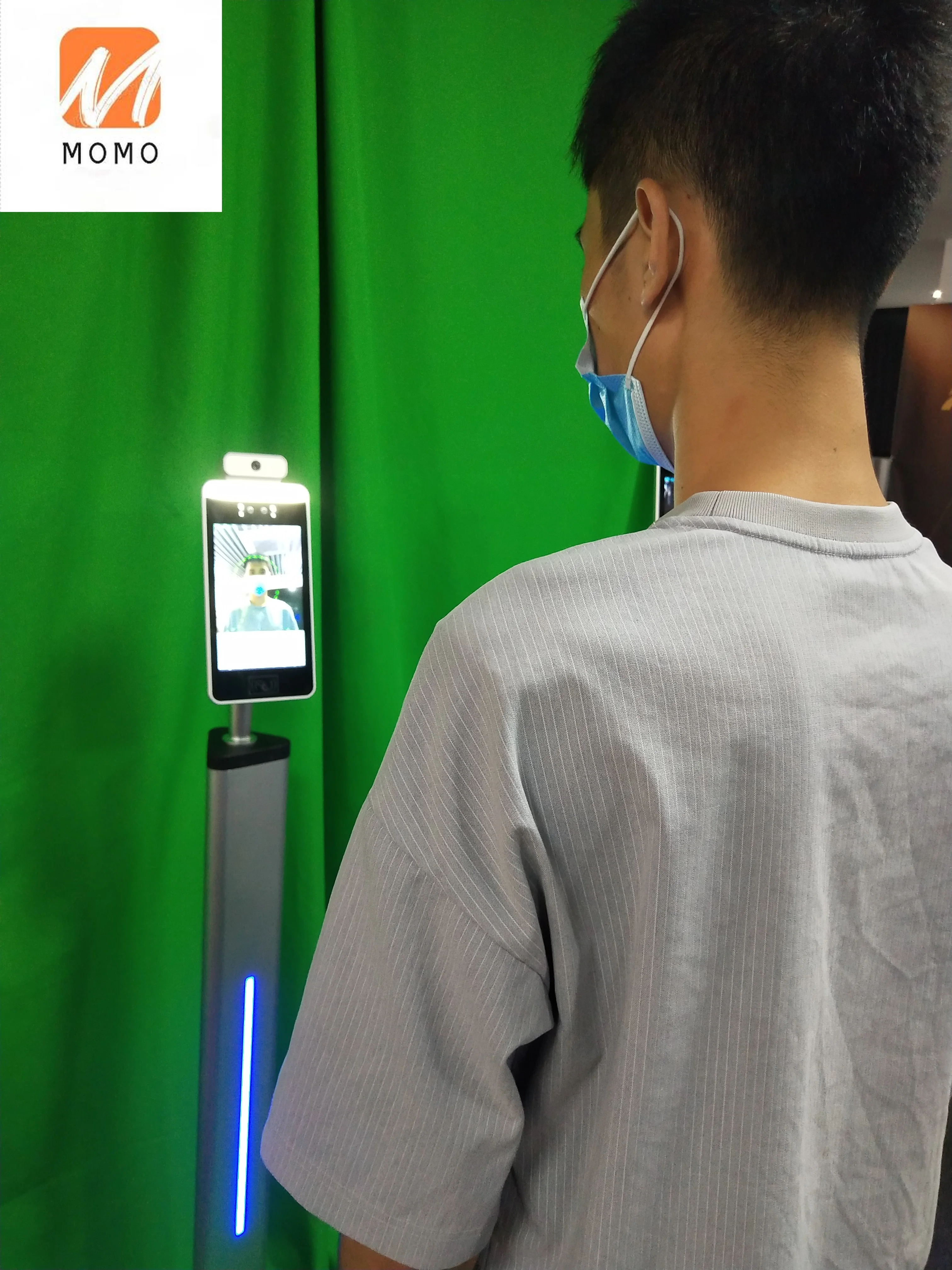 

standalone touch screen kiosk intelligent fast face recognition school totem intercom body temperature check
