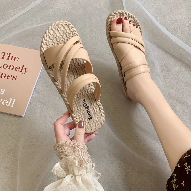 Удобные уникальные женские летние тапочки на плоской подошве модные для покупок