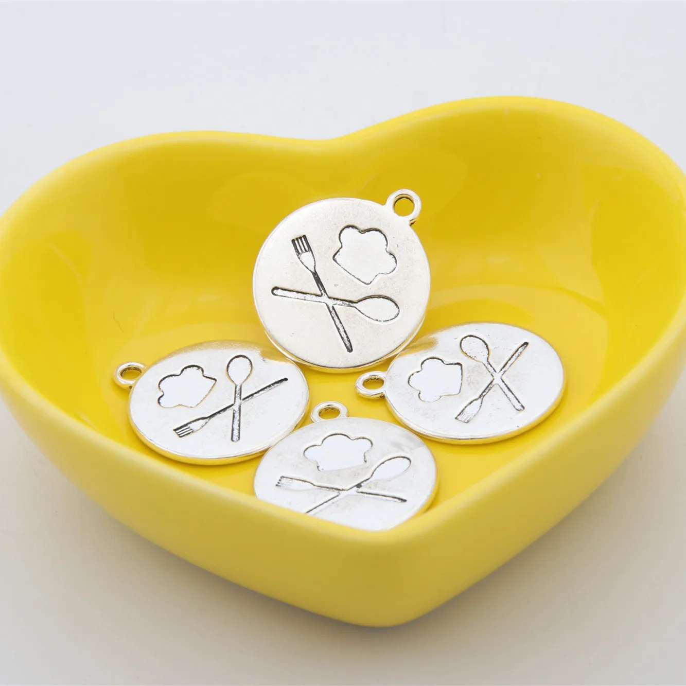 10 шт. серебряный цвет круглая форма шляпа шеф-повара амулеты в поисках посуды