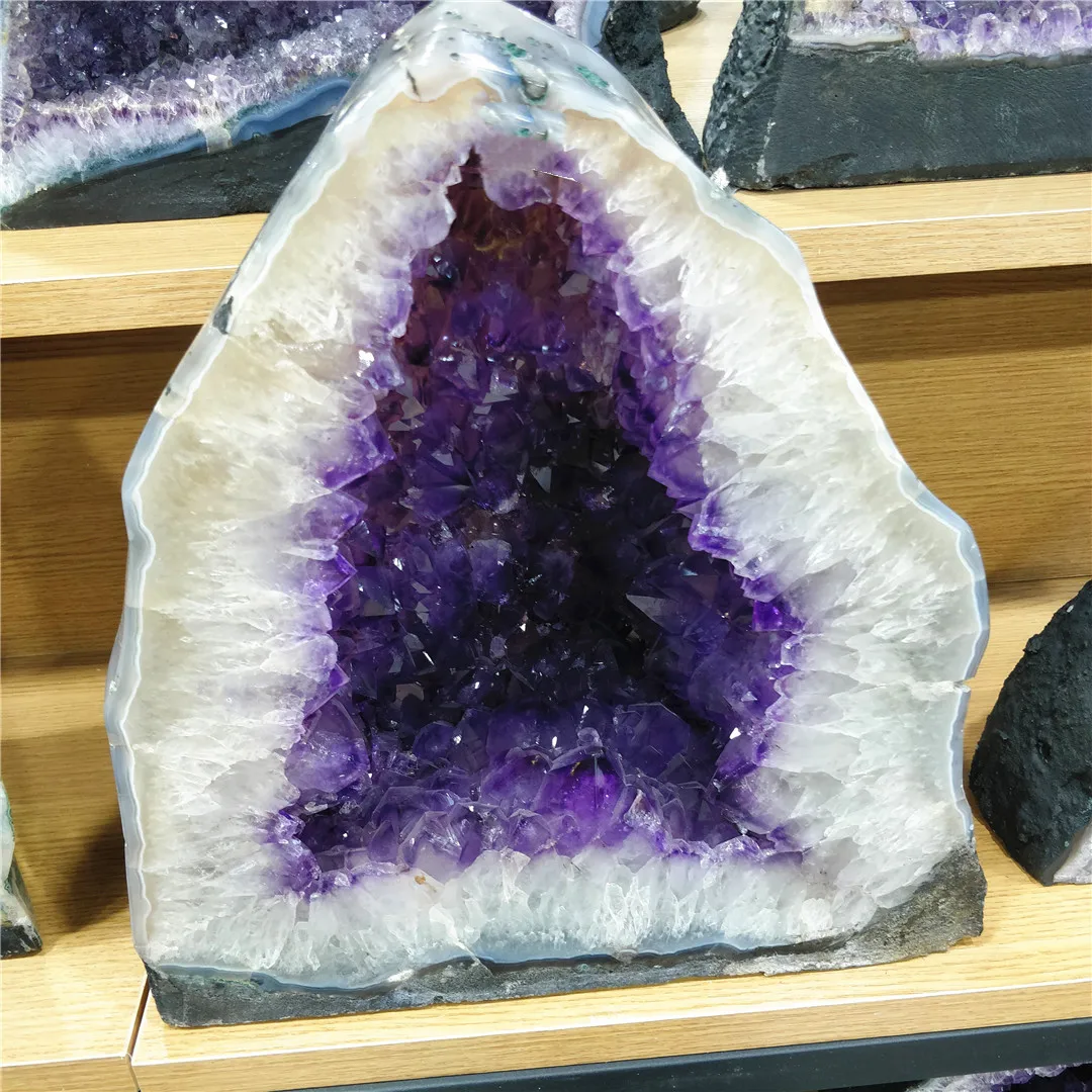 

Натуральный бразильский аметист-геод