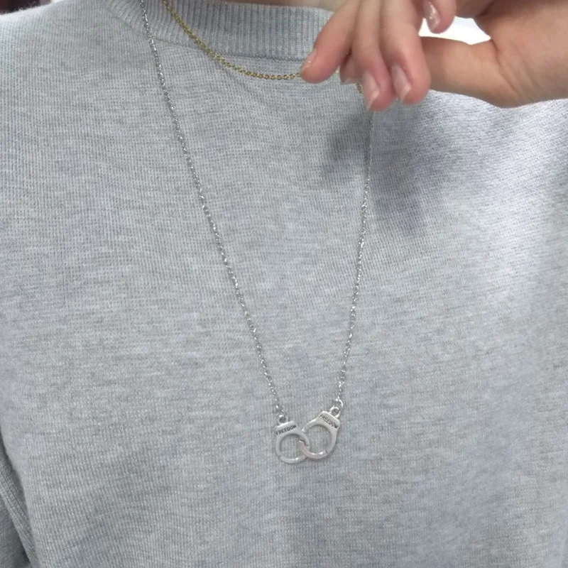 Ожерелье с наручниками серебряная цепочка спутник бусинами чокер женские