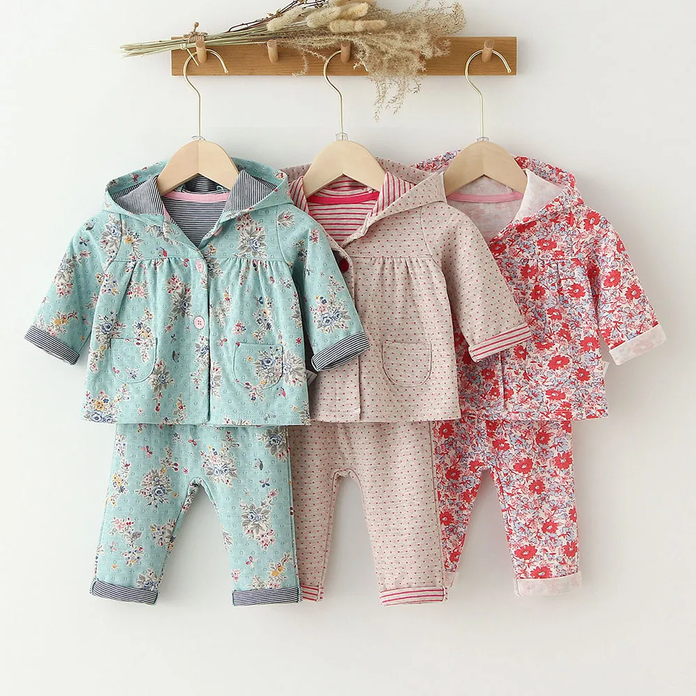 

Комплект одежды для маленьких девочек, Весенняя хлопковая куртка с длинным рукавом и цветочным принтом с капюшоном, топ + брюки, модная одеж...