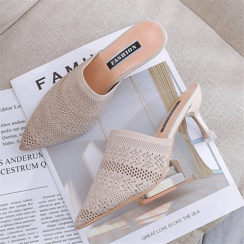 Модные женские плетеные туфли на среднем каблуке с острым носком без задника