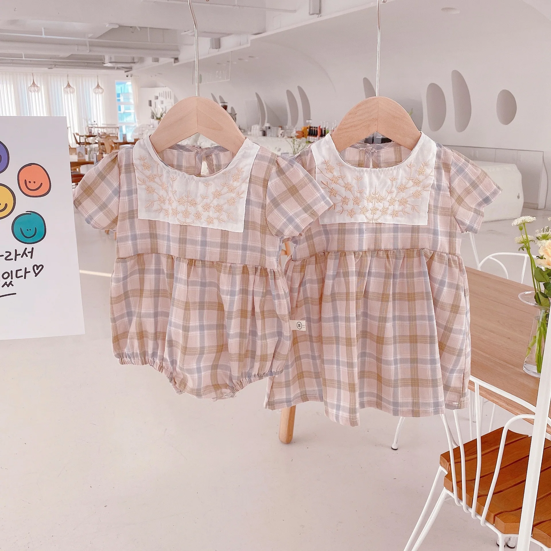 

2021 Summer New Infant Baby Girl Short Sleeve Plaid Bodysuit Toddler Girls Cotton Embroidered Collar Bodysuits