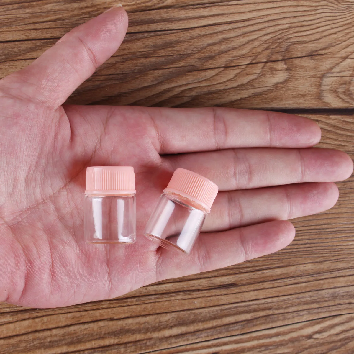 

Lots 100 pieces 5ml Glass Bottles with Pink Plastic Caps 22*30mm Spice Jars Perfume Bottle Art Crafts