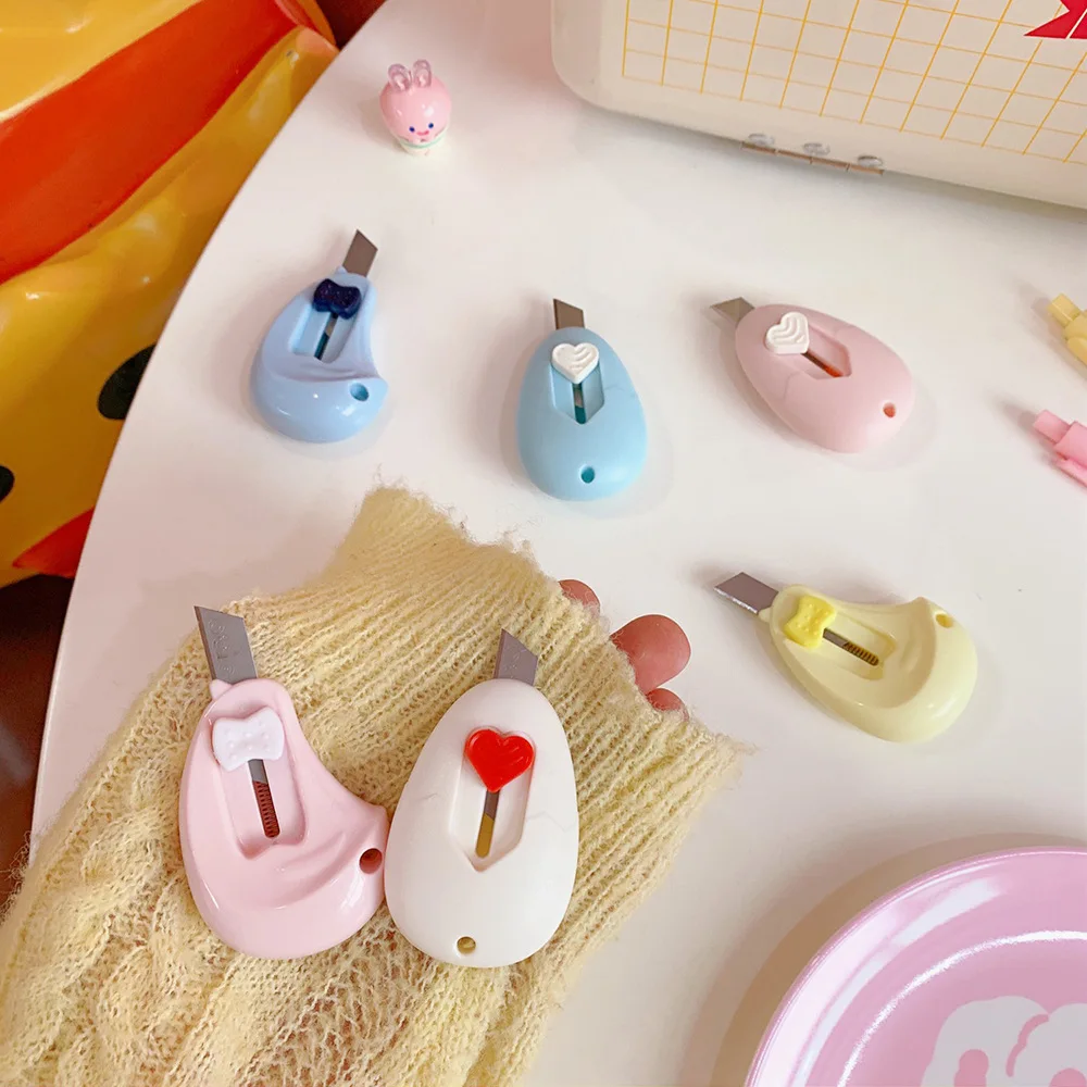

1pcs Kawaii Utility Knife Mini Pocket Art Utility Knives Retractable Paper Cutter Student Art Supplies DIY Tool School Supplies