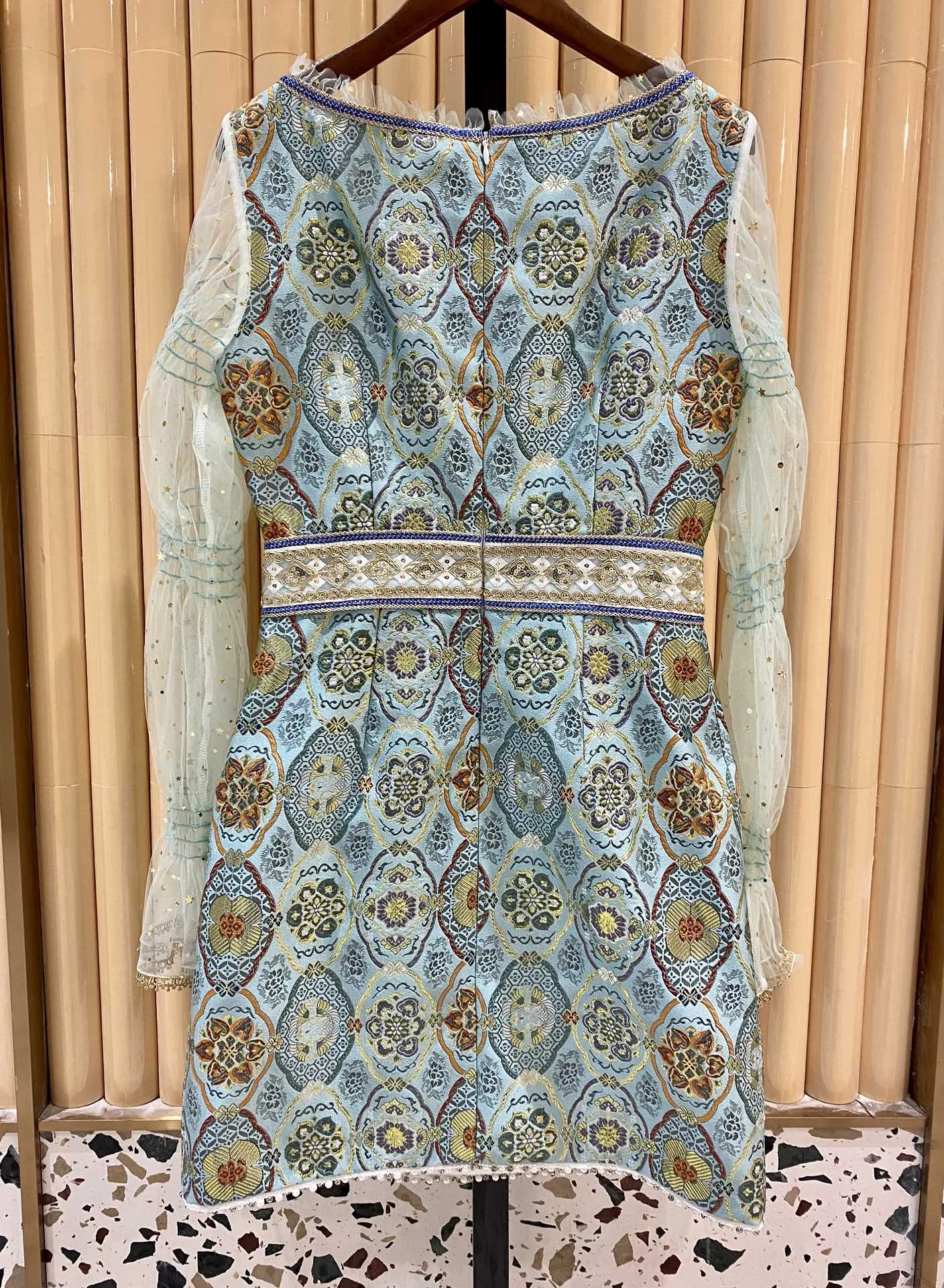 

Lady Runway Prom Dress Women Lace Lantern Sleeve Square Collar Vintage Totem Print Embossed Embroidery Festa Robe XXL