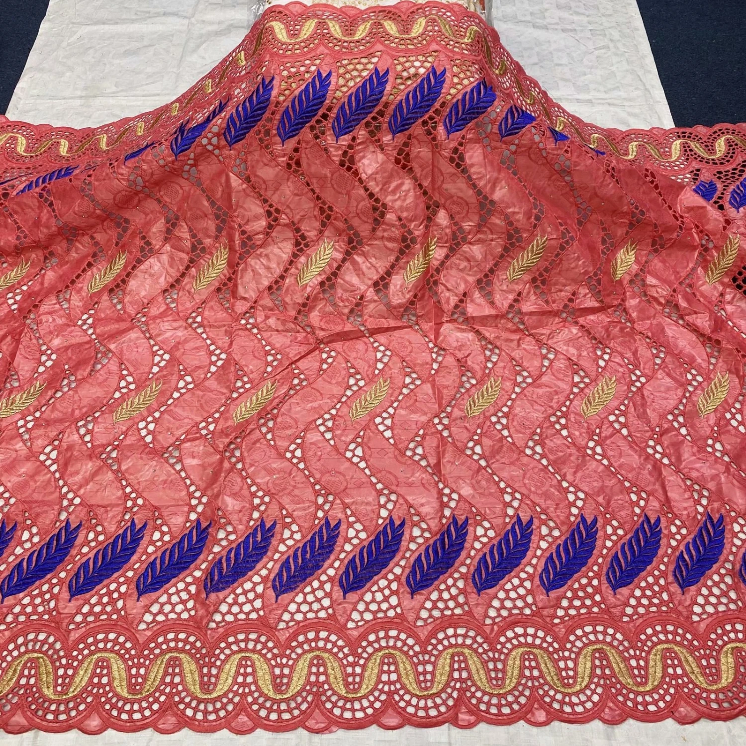 

Fashion african womens bazin riche brocade 2020 high quality lace latest guinea brocade fabric with stones lace fabric 5yards