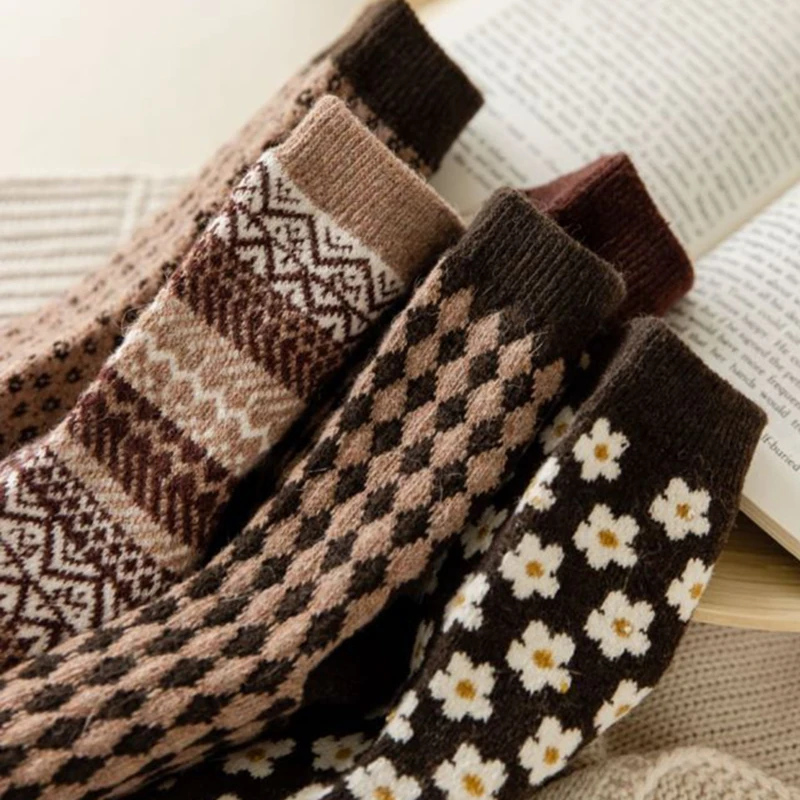 3 Pair Thicken Long Winter Socks Women Vintage Harajuku Cute Keep Warm Cycling Socks Pack New Fashion Girl Style Calcetas Mujer