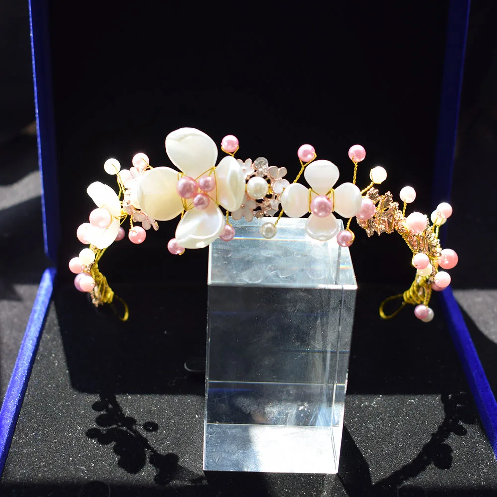 Женский головной убор ручной работы свадебный с розовыми и белыми бусинами