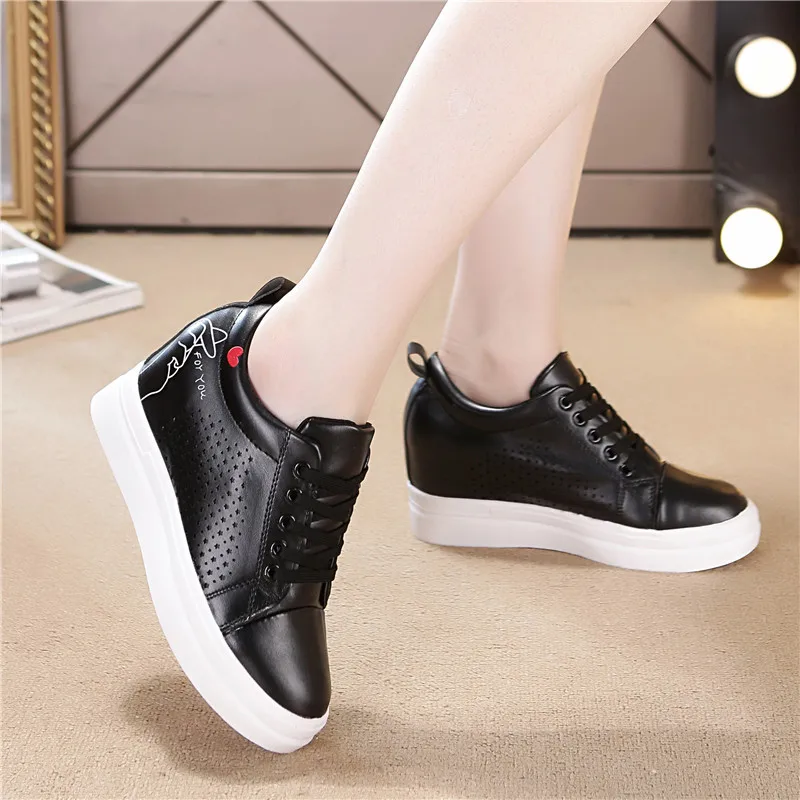 Повседневная обувь на скрытой танкетке Сезон лето осень Женская платформе