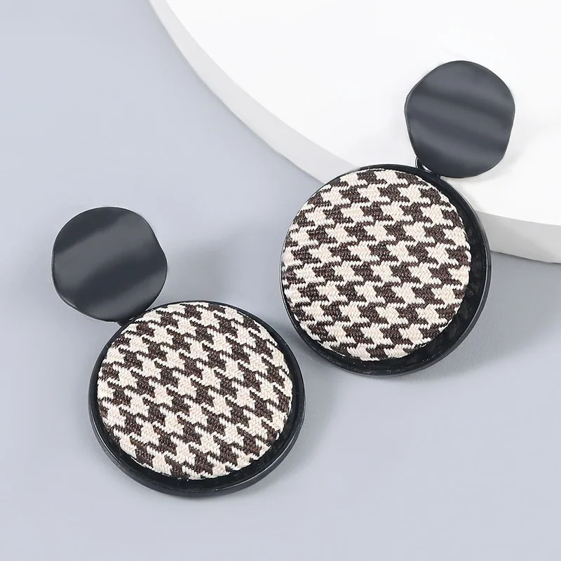 2021 Wholesale European and American Trend Simple Alloy Houndstooth Fabric Round Female Fashion Retro Earrings | Украшения и