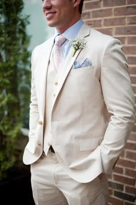 Модный льняной пляжный мужской костюм цвета слоновой кости облегающий из 3