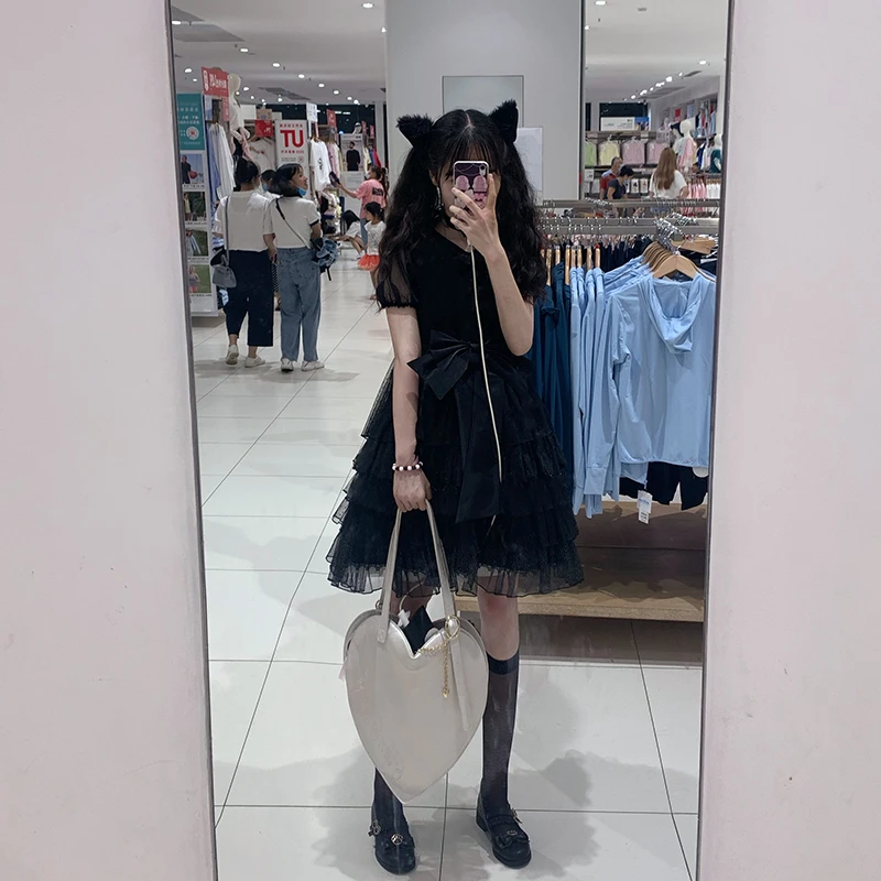 Летнее черное платье средней длины в японском стиле с неувядающей пышной юбкой