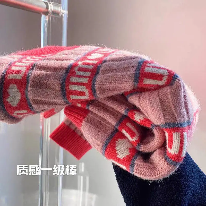

Korean Version of the Short Section 2021 Spring New Color Matching Letters Were Thin Loose Wild Long-sleeved Knitted Sweater