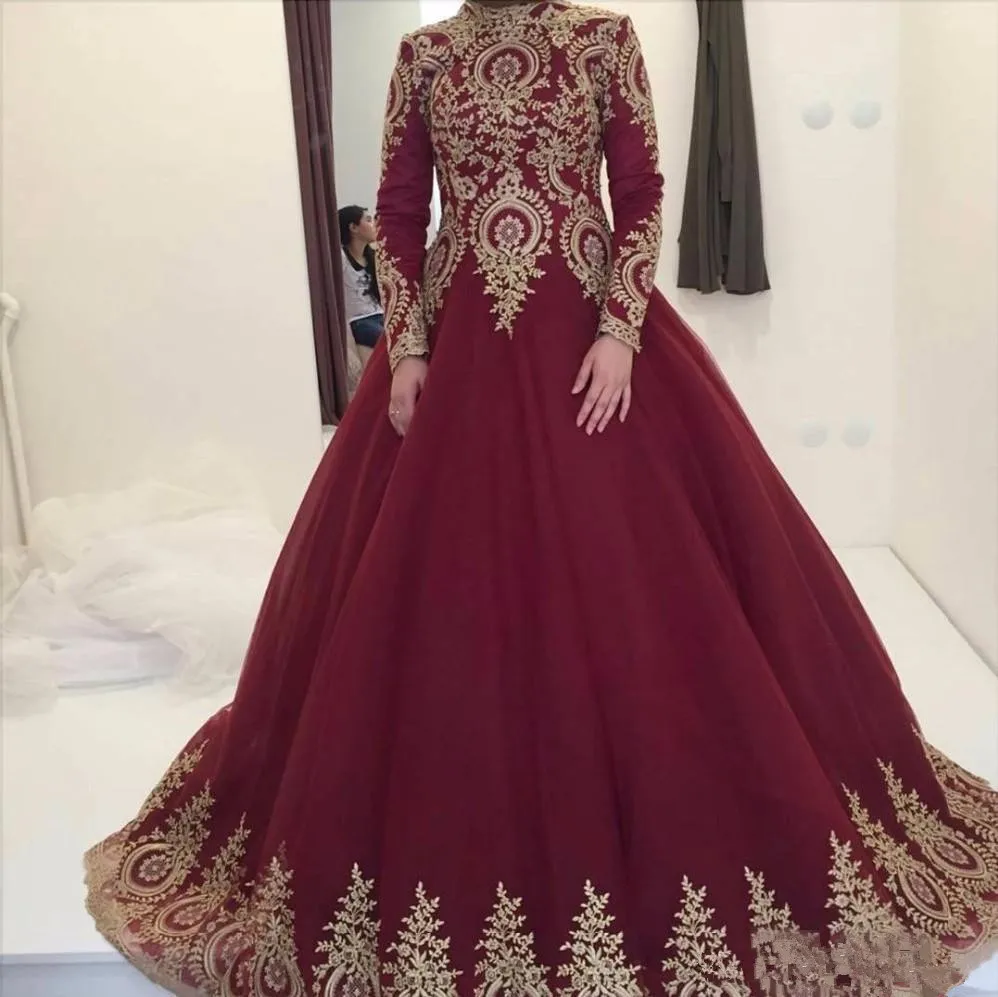 

Красные мусульманские свадебные платья а-силуэта с высоким воротом и длинным рукавом, золотые кружевные аппликации, свадебные платья для у...