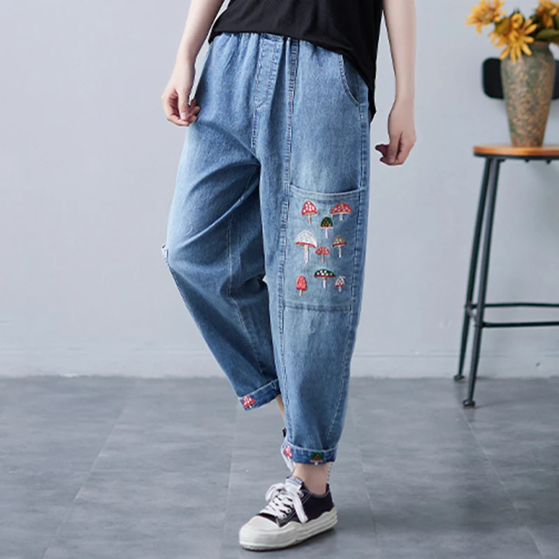 

Loose Plus Size Jeans Women New Korean Elastic Waist Covering Crotch Harem Pants with Embroidery Large Pockets Nine-point Pants