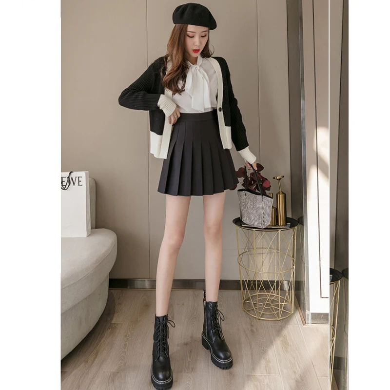 Мини-юбка женская Плиссированная пикантная черная с шортами безопасности