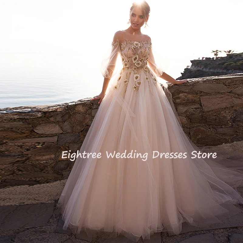 Платье свадебное кружевное с цветочной аппликацией рукавом 3/4 и открытой спиной |