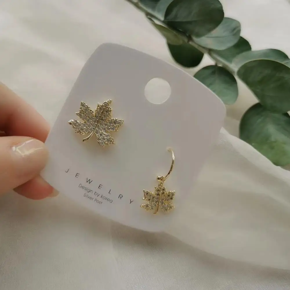 Серьги с кленовыми листьями асимметричные серьги инкрустацией из циркония