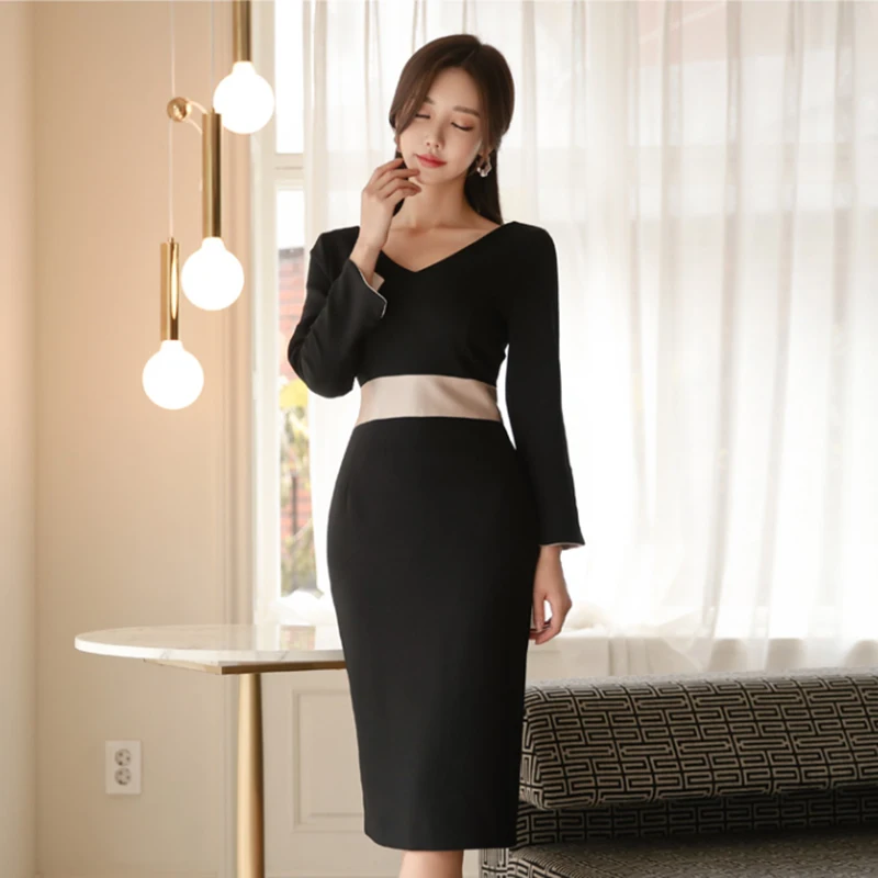 Женское облегающее платье футляр с длинным рукавом черное v образным вырезом