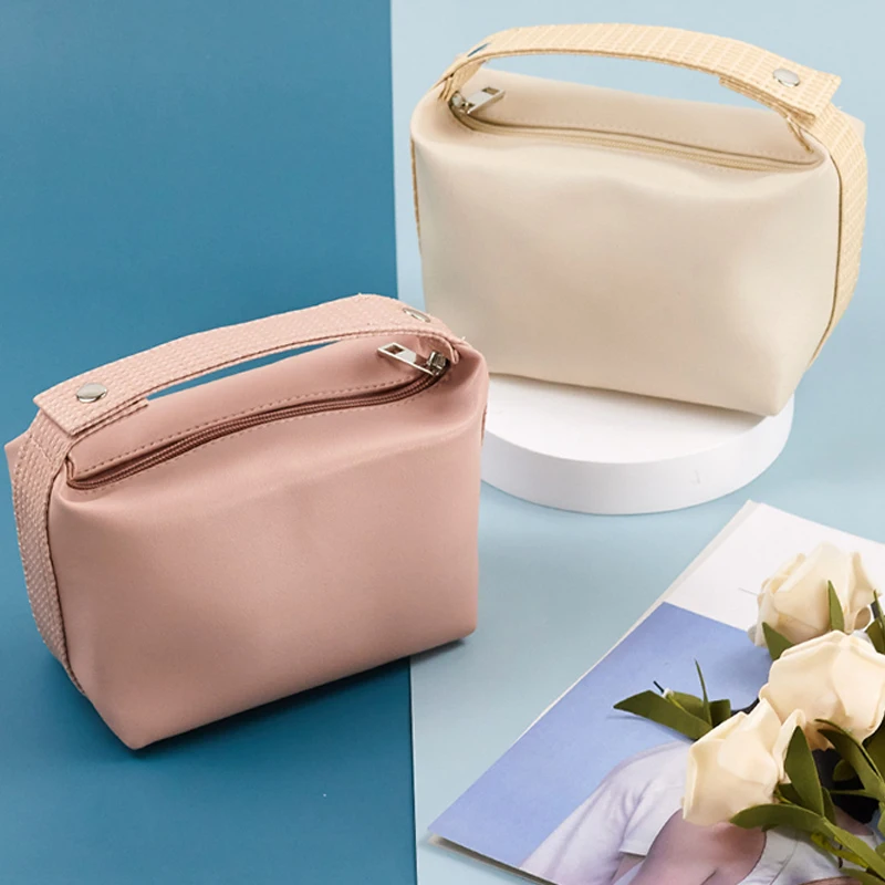 

Luxury Women's Cosmetic Bag Storage Bag Travel Portable Makeup and toiletries organizer PVC Leather Waterproof Zipper MakeupPack