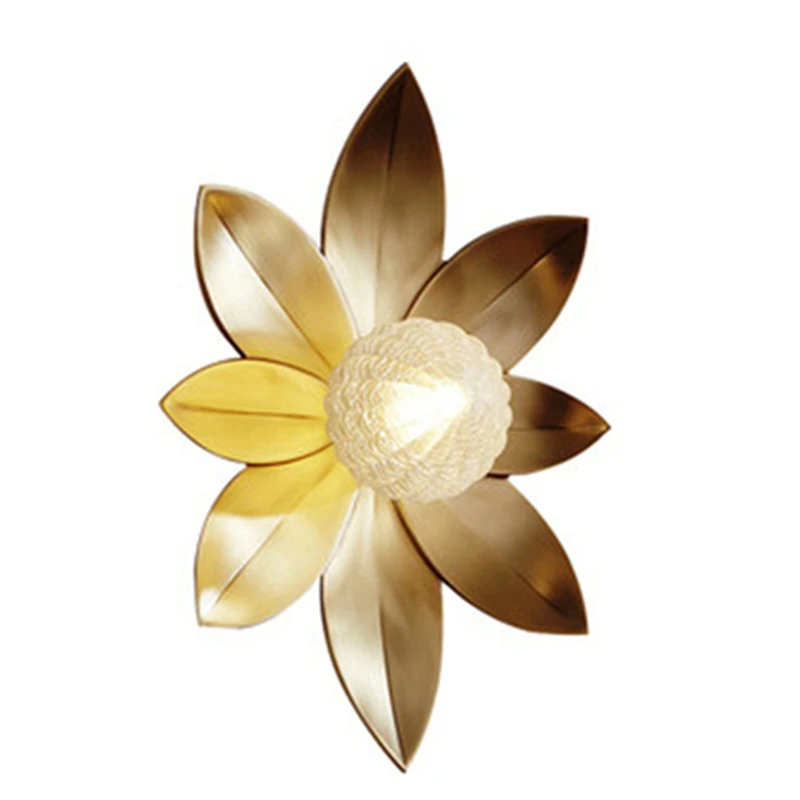 Латунный настенный светильник в форме цветка скандинавском стиле лампа для