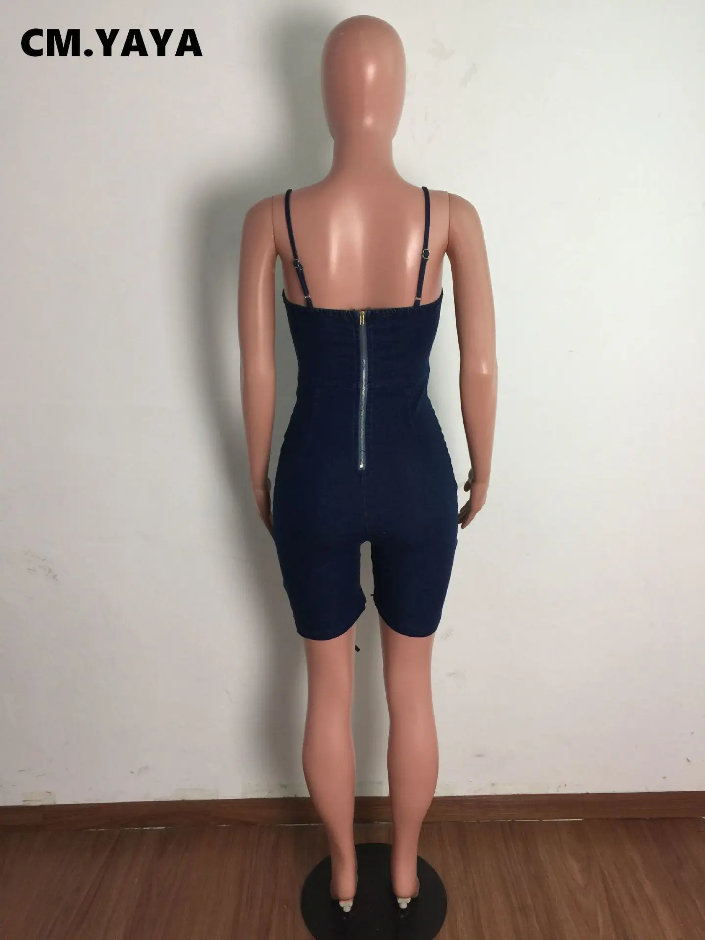 Женский джинсовый комбинезон CM.YAYA однотонный без рукавов на бретелях с
