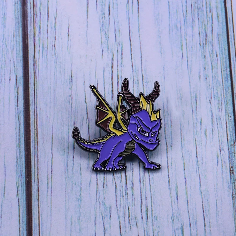 Популярное украшение игровой значок года с фиолетовым драконом Spyro pin video |