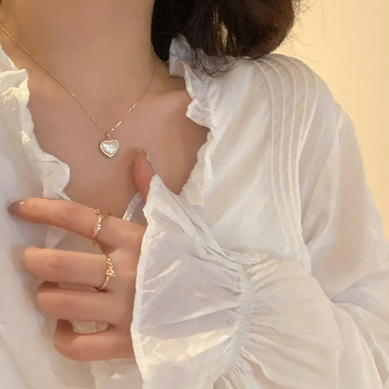 

Korea Sweet Style Imitation Opal Love Heart Pendant Necklace for Women Simpe Sweater Chain Choker Jewelry Girl Christmas Gift
