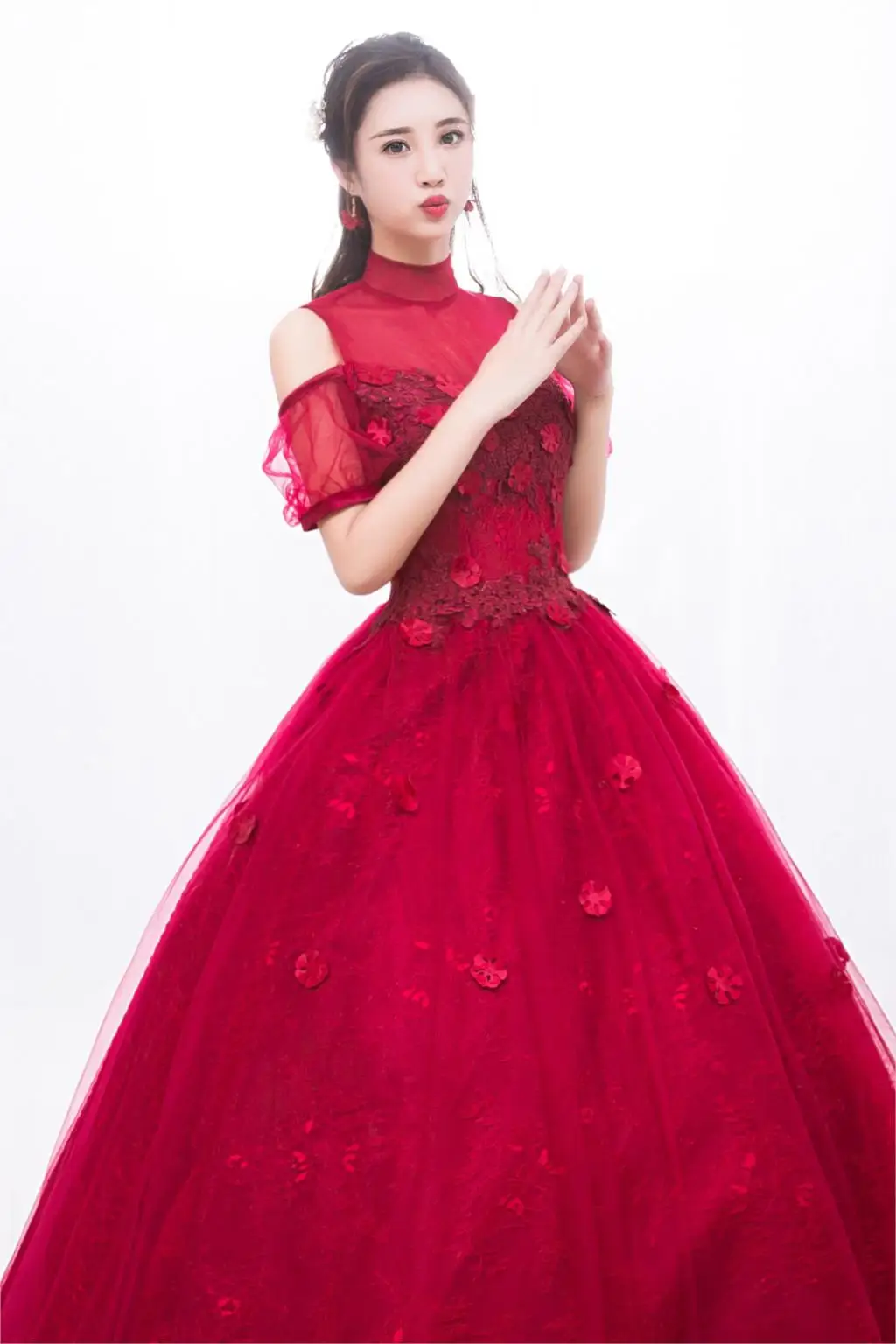 

New Arrival Long Ball Gowns Beaded Embroidery Red Quinceanera Dresses 2016 High Neck For 15 Years Vestidos De 15 Anos