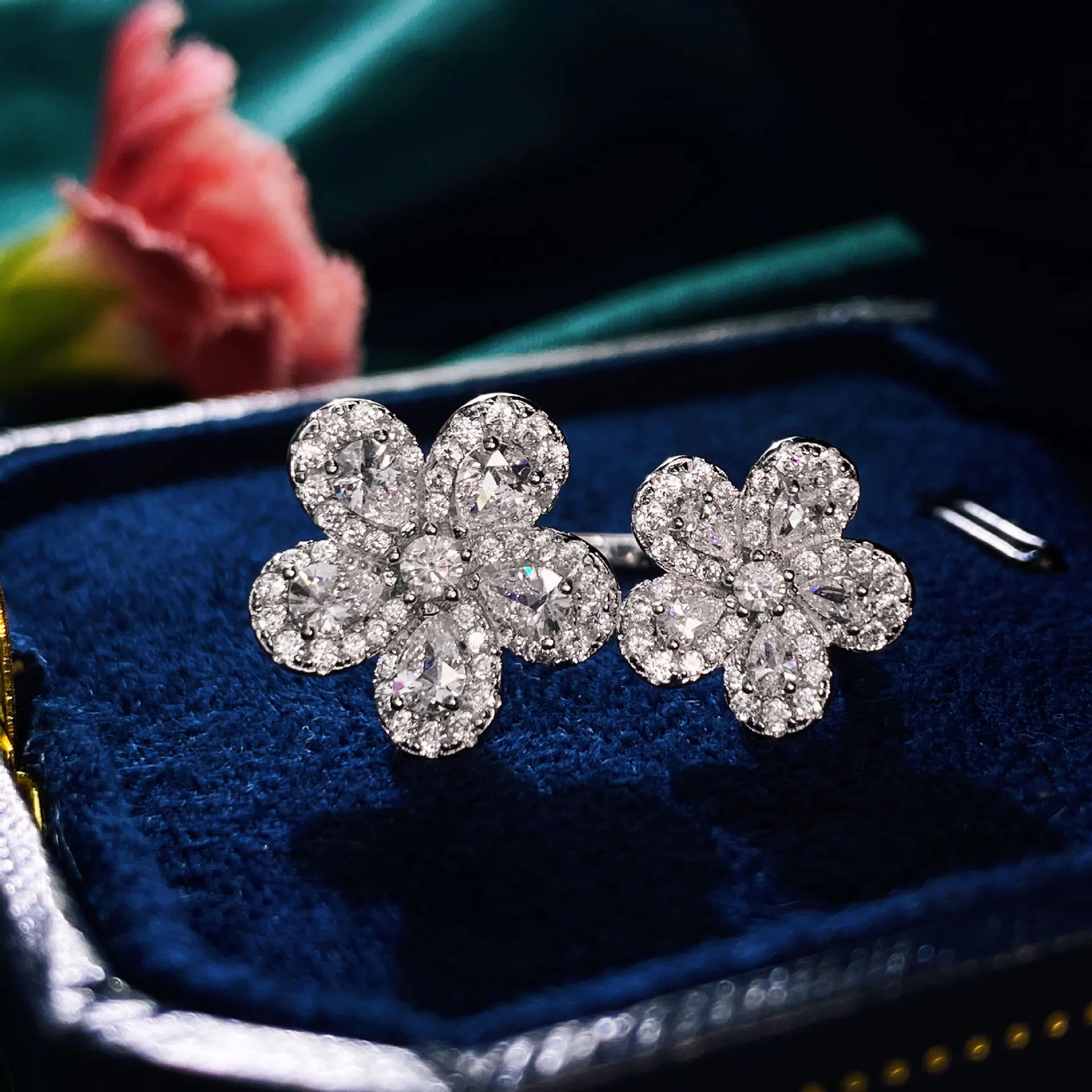 

100% 925 Sterling Silver Flower Shape Simulated Moissanite Diamond Wedding Engagement Open Adjustable Rings for Women