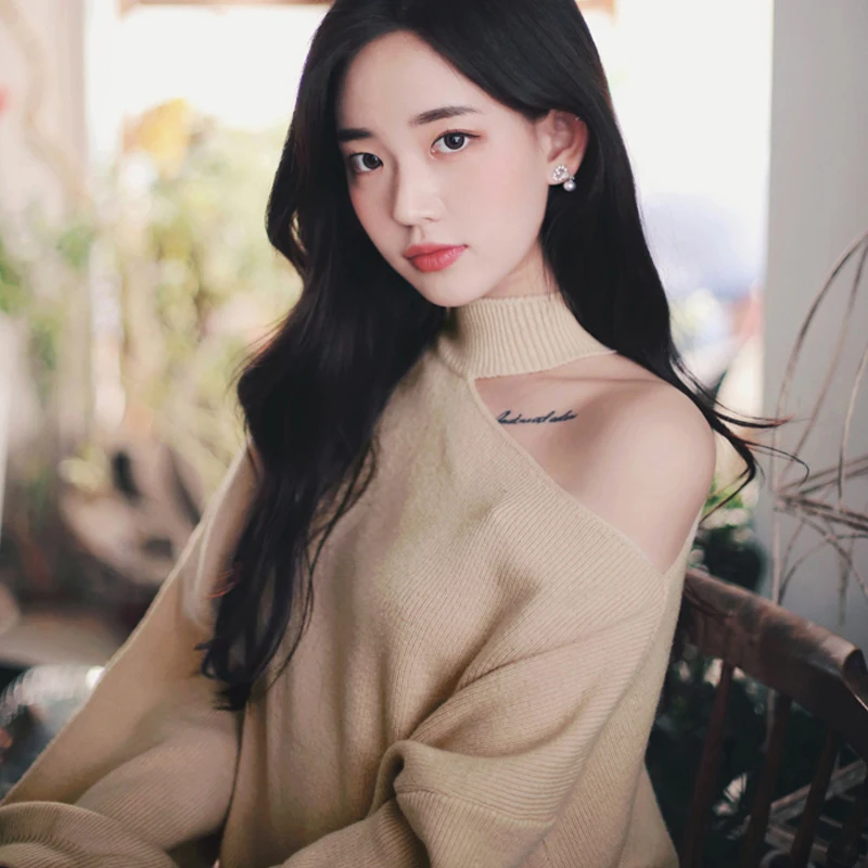 Женский свитер на одно плечо Свободный пуловер из плюша однотонный теплый модный