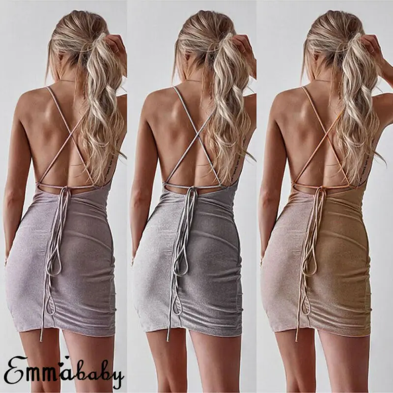 Женское блестящее мини платье без рукавов вечернее облегающее на бретелях