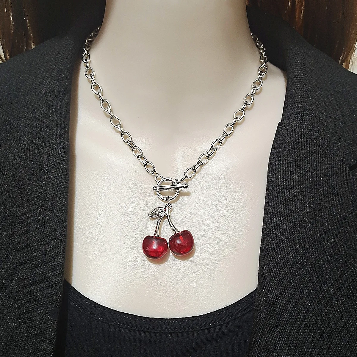 

Women Fashion INS Black Cherry Necklace Simple Versatile Clavicle Necklace New Design Jewelry Gift