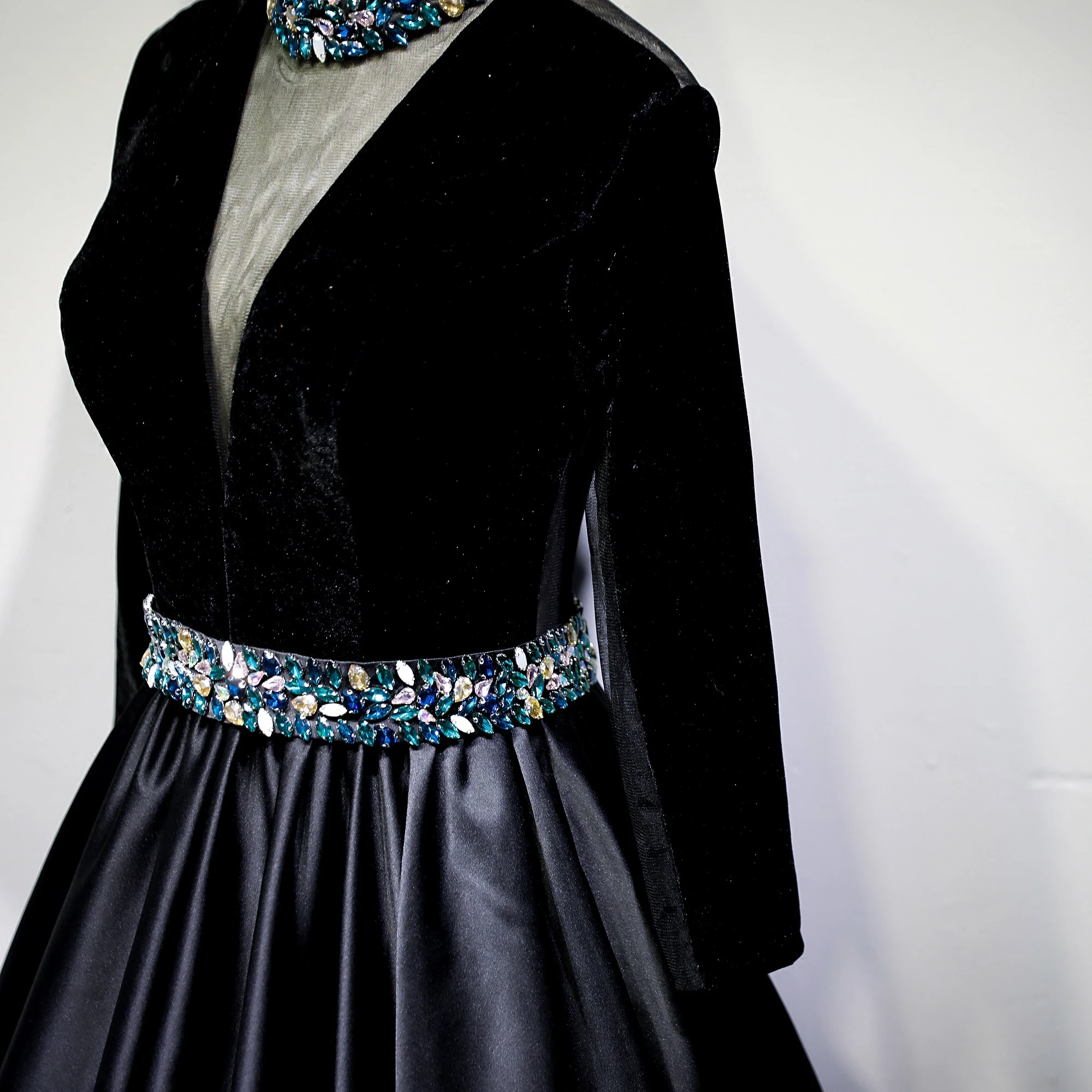 

100%real black rhinestone beading ball gown princess medieval dress Renaissance Gown queen Victoria/ball gown/Belle Ball
