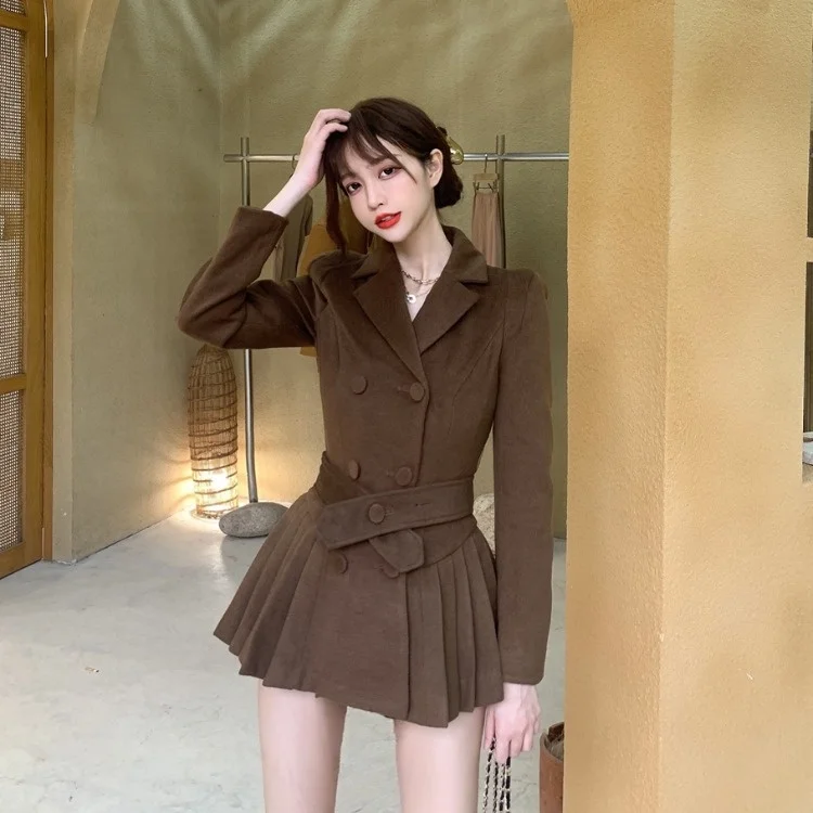 

Женское шерстяное пальто средней длины, приталенное Плиссированное пальто с длинными рукавами и воротником-костюмом на пуговицах, модель ...