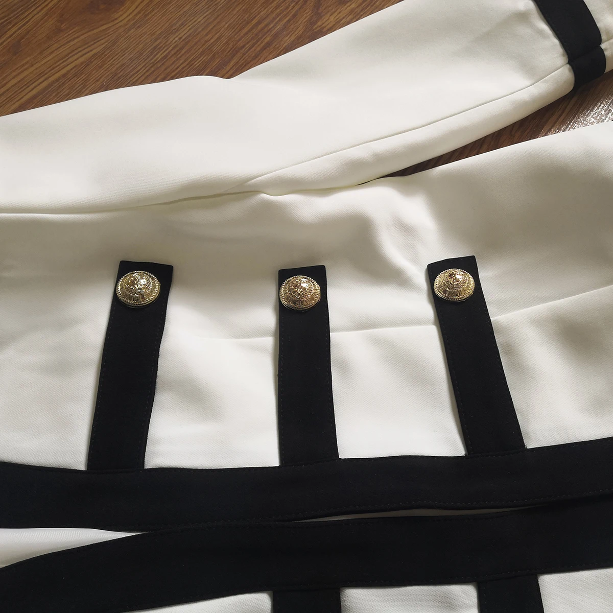 

VERDEJULIAY Runway Fashion Women White Coat High Quality Autumn Winter Cardigan Jacket Button Patchwork Casual Jacket Coat